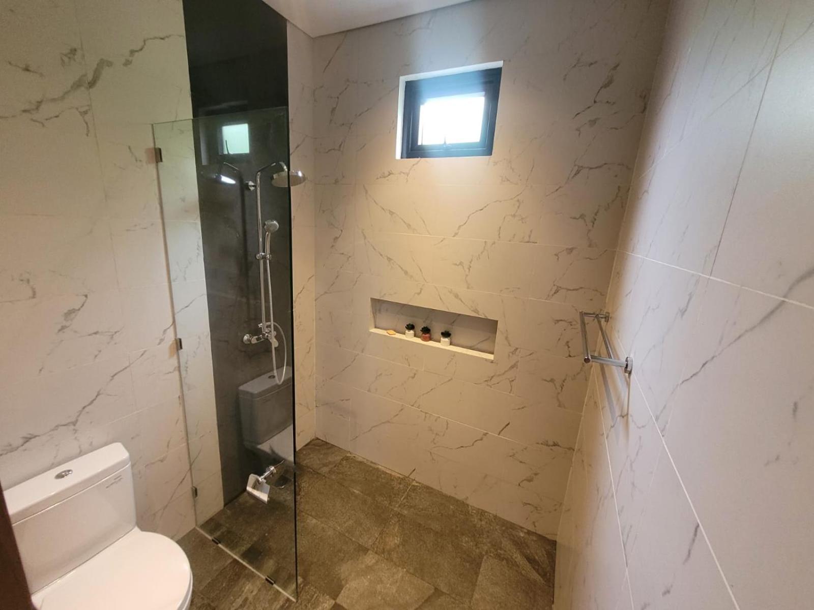 Villa Niang Ando 纳闽巴霍 外观 照片